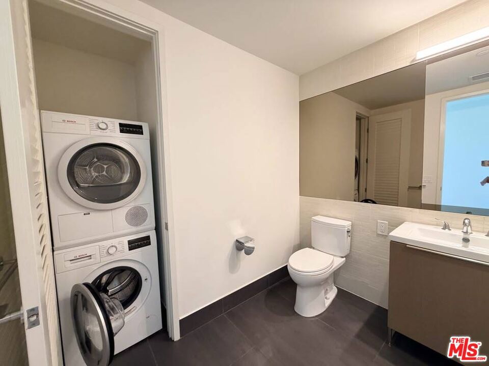 889 Francisco Street 1008 Property Photo 17