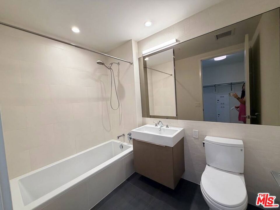 889 Francisco Street 1008 Property Photo 21