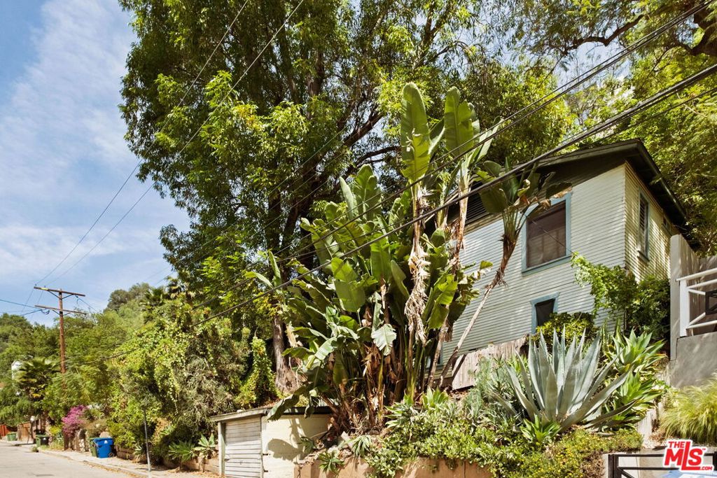 416 Museum Drive Property Photo 1