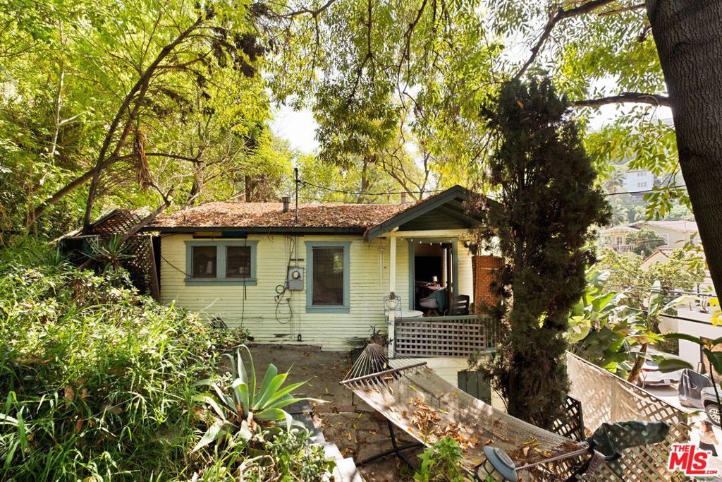 416 Museum Drive Property Photo 2