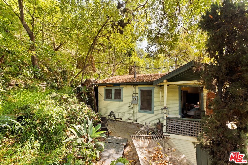 416 Museum Drive Property Photo 3