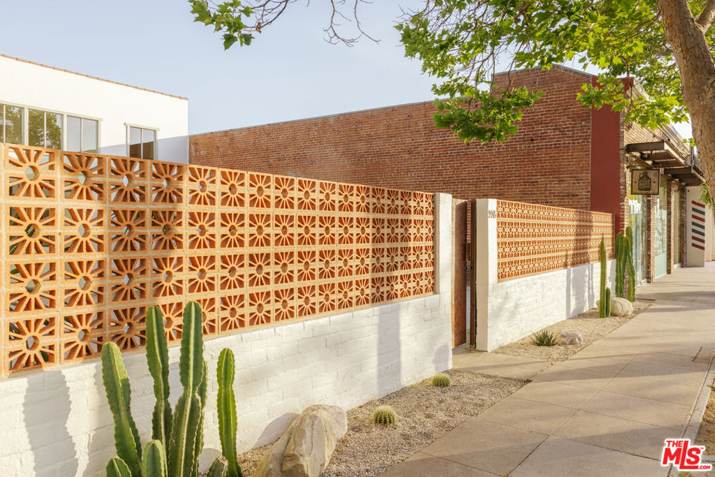 2218 Pico Boulevard Property Photo 1