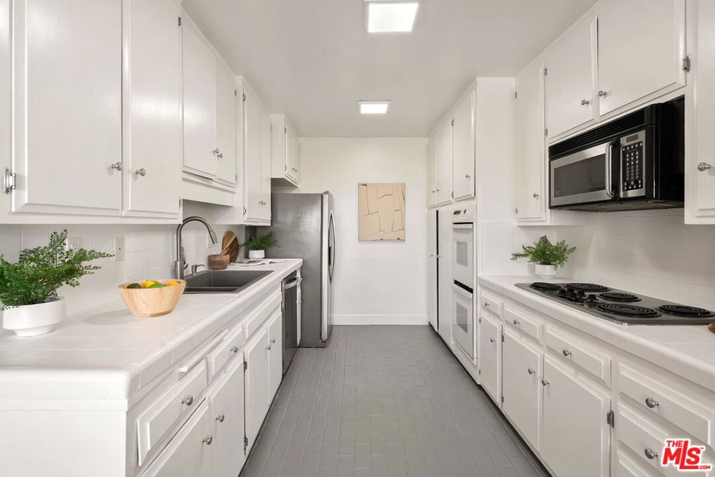 10725 Ohio Avenue 2 Property Photo 12