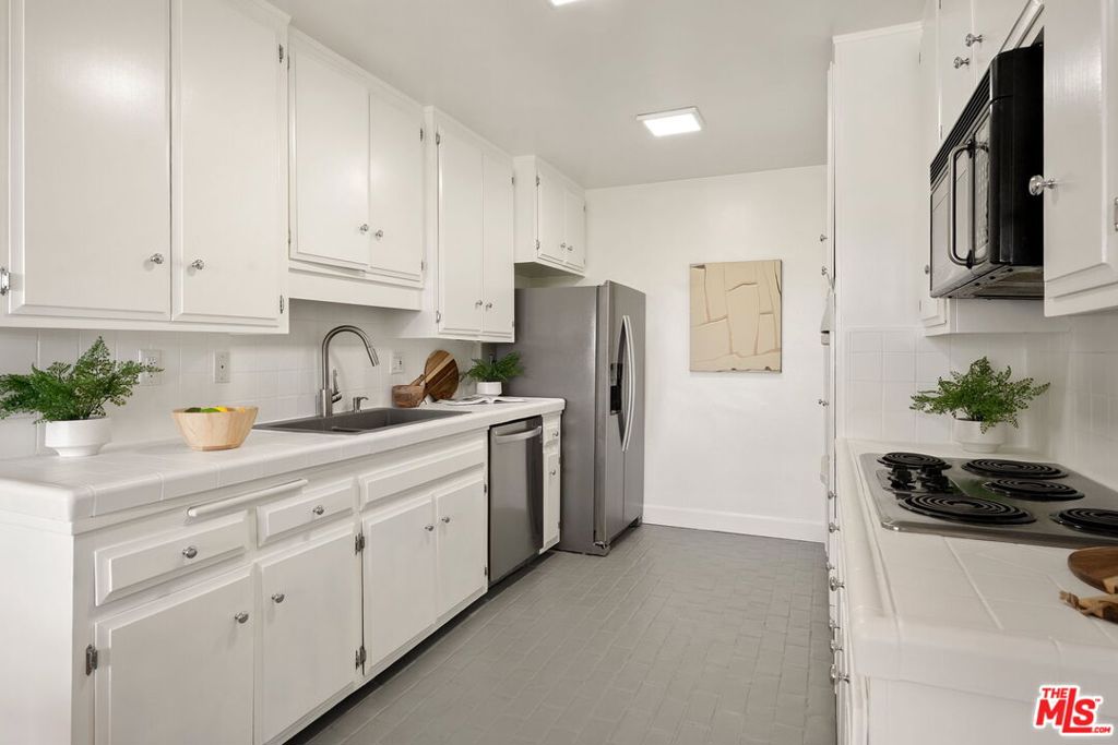 10725 Ohio Avenue 2 Property Photo 13
