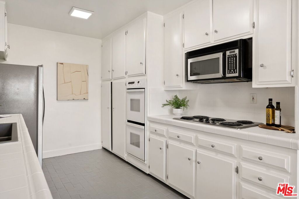 10725 Ohio Avenue 2 Property Photo 14