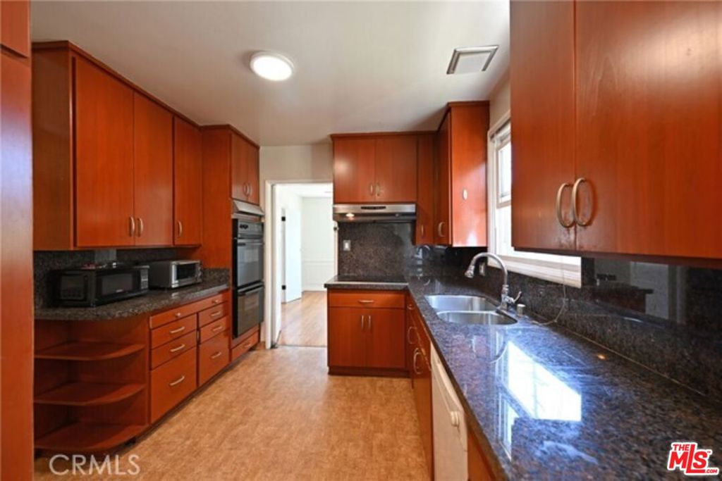 11061 Ohio Avenue 3 Property Photo 10