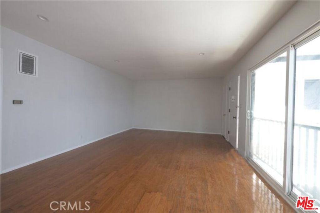 1436 S Bedford Street Property Photo 2