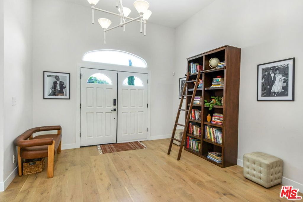 5625 S Sherbourne Drive Property Photo 6