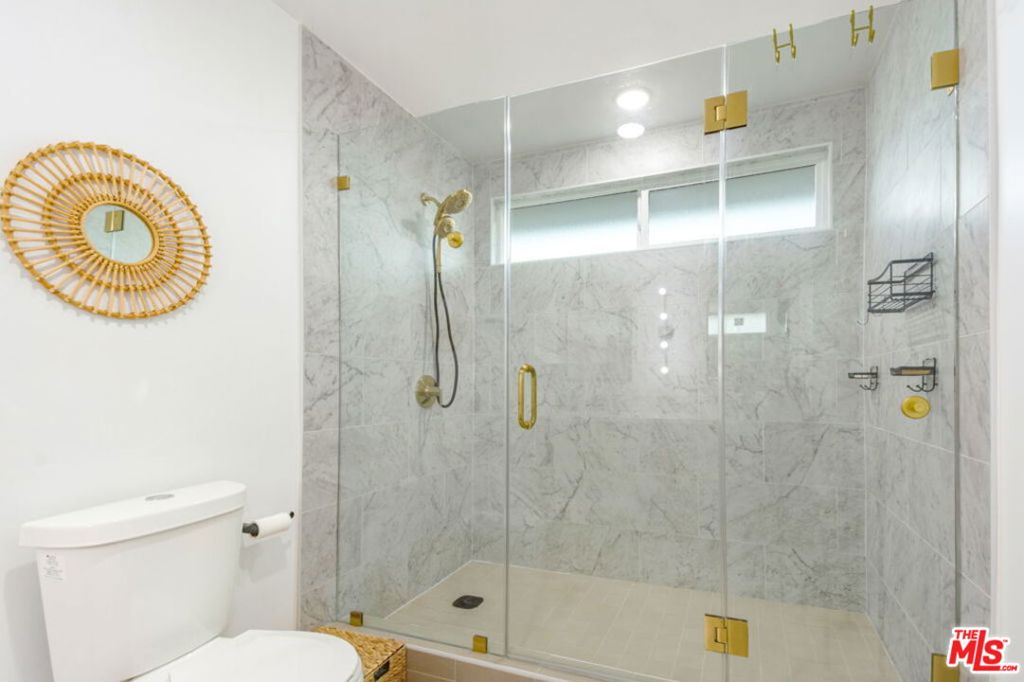 5625 S Sherbourne Drive Property Photo 24