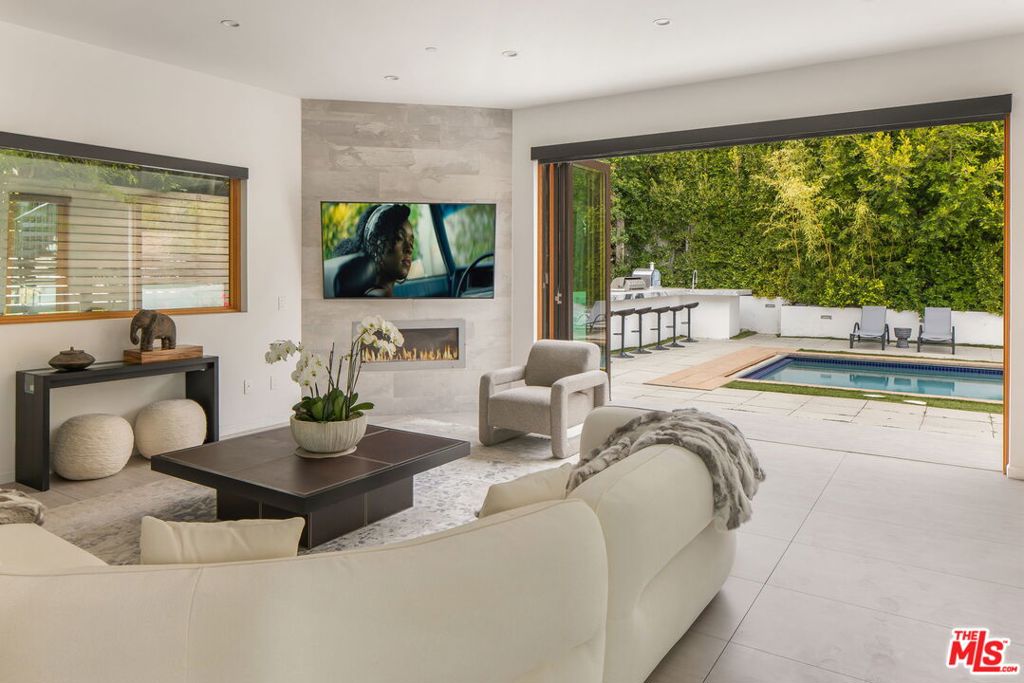 12443 W Sunset Boulevard Property Photo 8