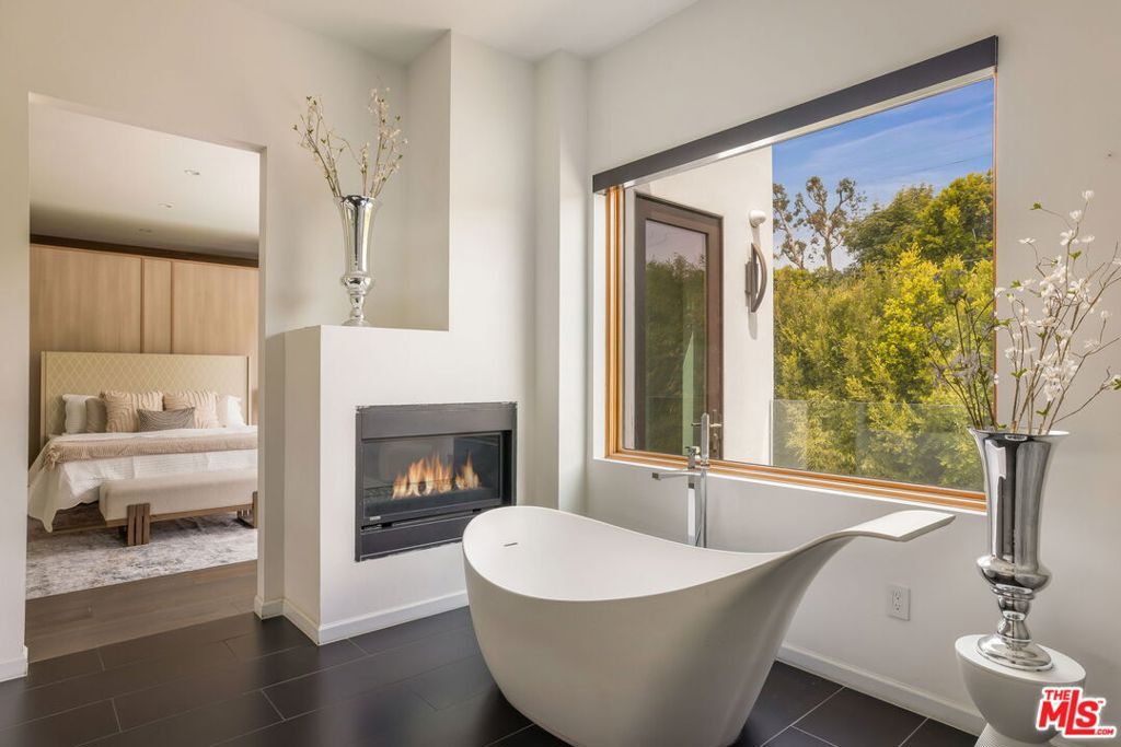 12443 W Sunset Boulevard Property Photo 17