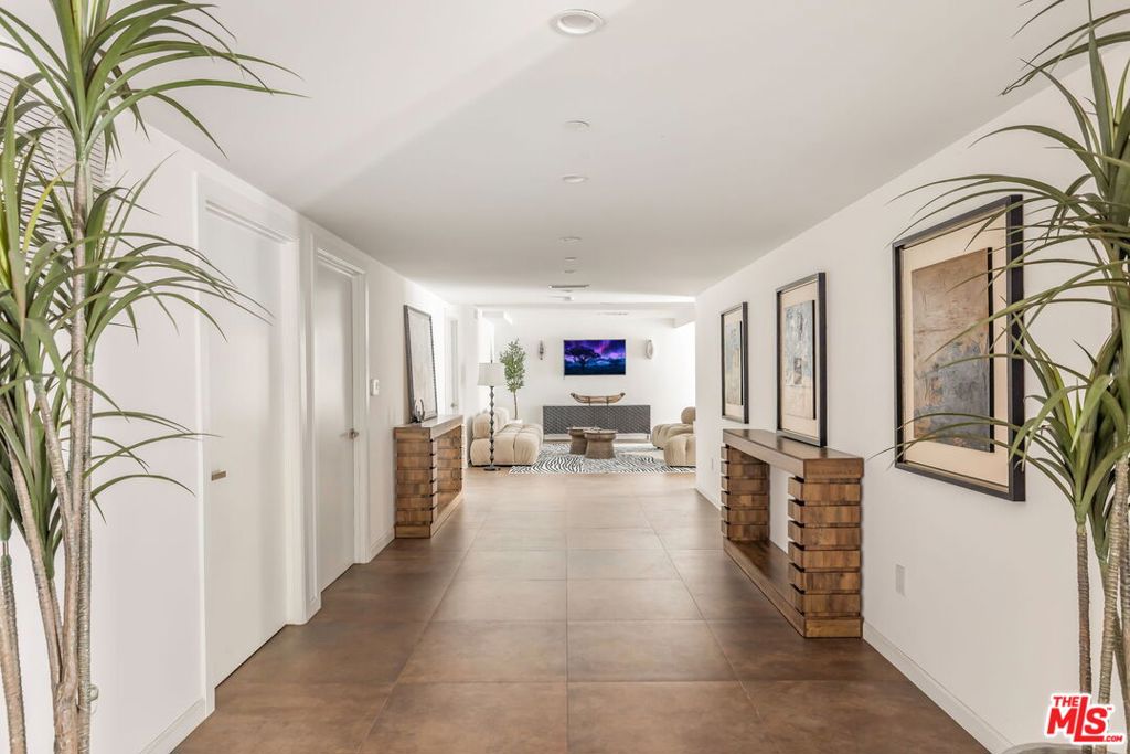 12443 W Sunset Boulevard Property Photo 23