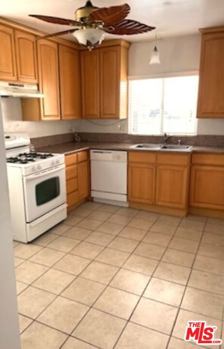 121 N Benton Way Property Photo 7