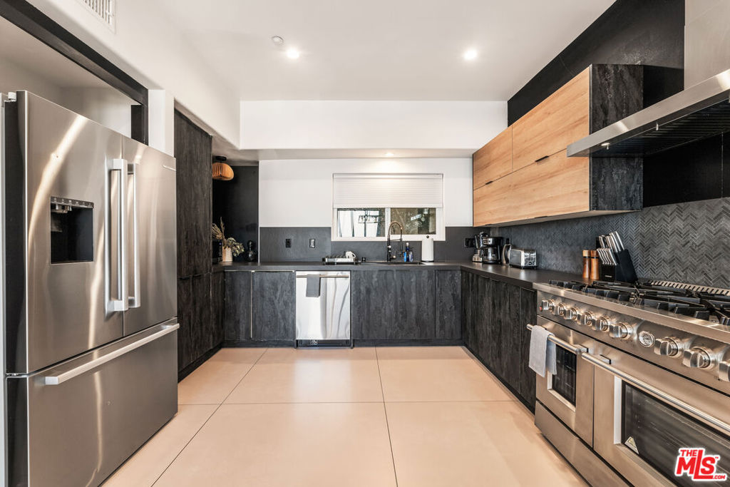 8425 Hillside Avenue Property Photo 19