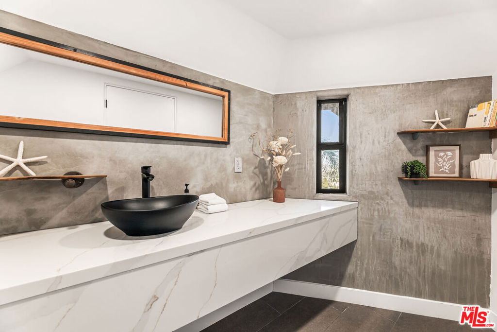 8425 Hillside Avenue Property Photo 40
