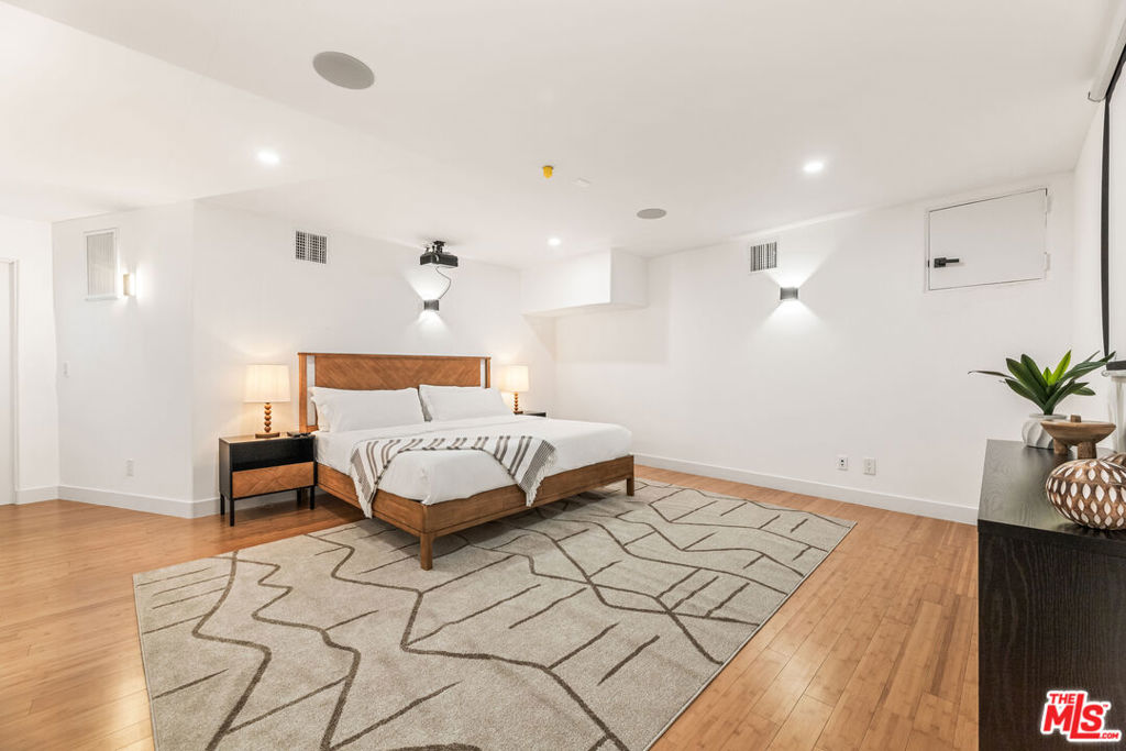 8425 Hillside Avenue Property Photo 43