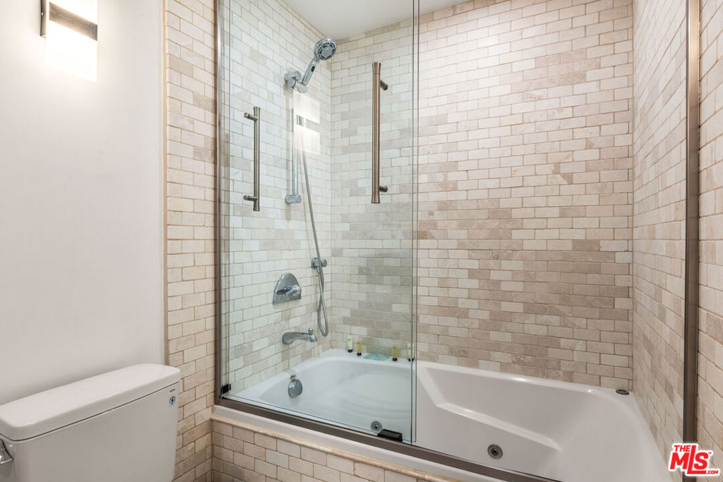 8425 Hillside Avenue Property Photo 48