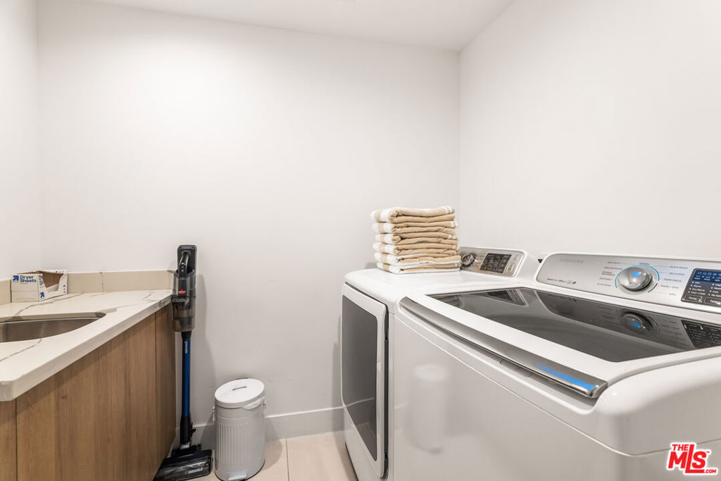 8425 Hillside Avenue Property Photo 49