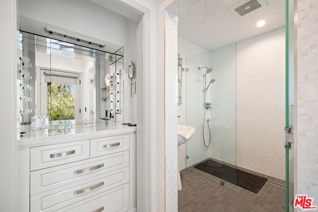 1380 Summitridge Place Property Photo 14