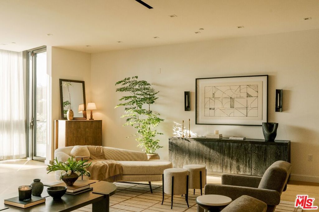 702 N Doheny Drive 101 Property Photo 1