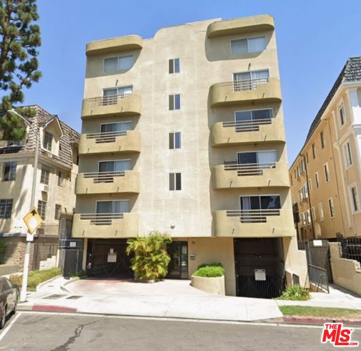 420 S Harvard Boulevard 101 Property Photo 1