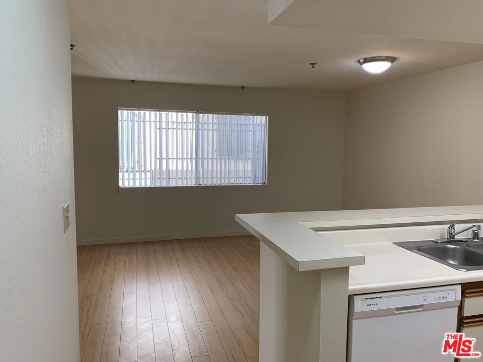 420 S Harvard Boulevard 101 Property Photo 6