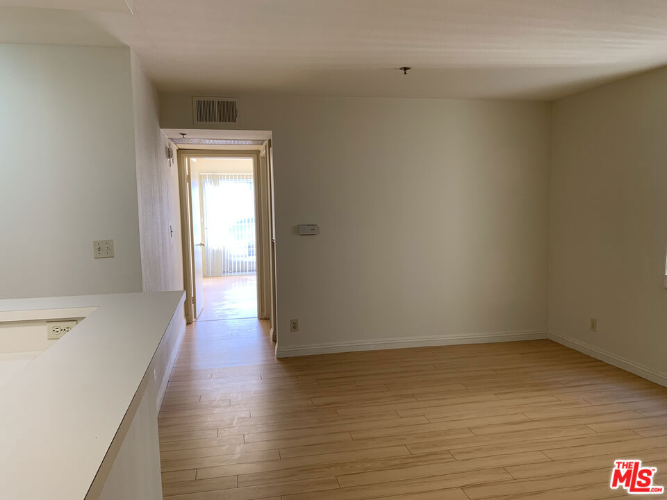 420 S Harvard Boulevard 101 Property Photo 7