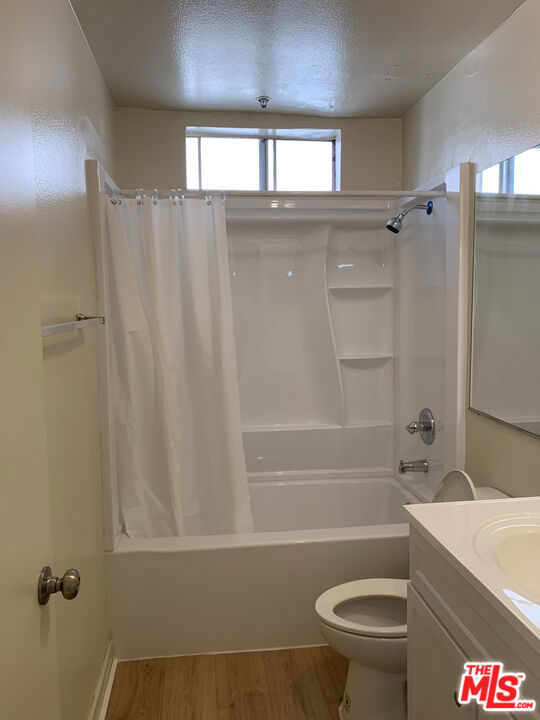 420 S Harvard Boulevard 101 Property Photo 9