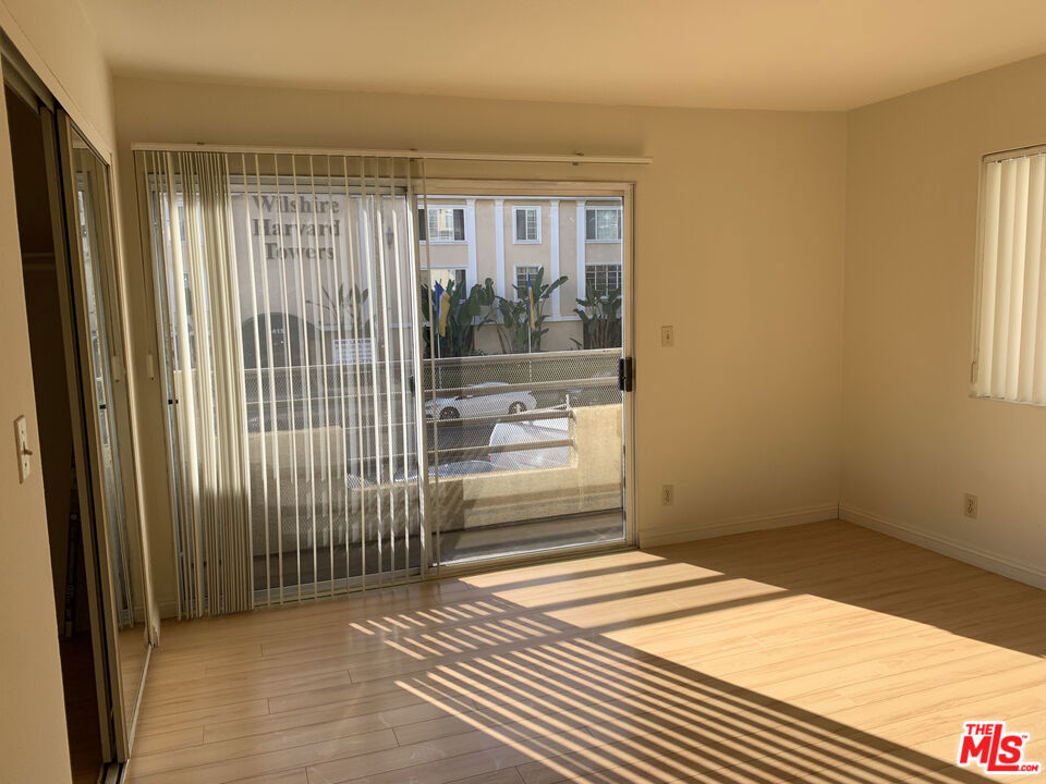 420 S Harvard Boulevard 101 Property Photo 10