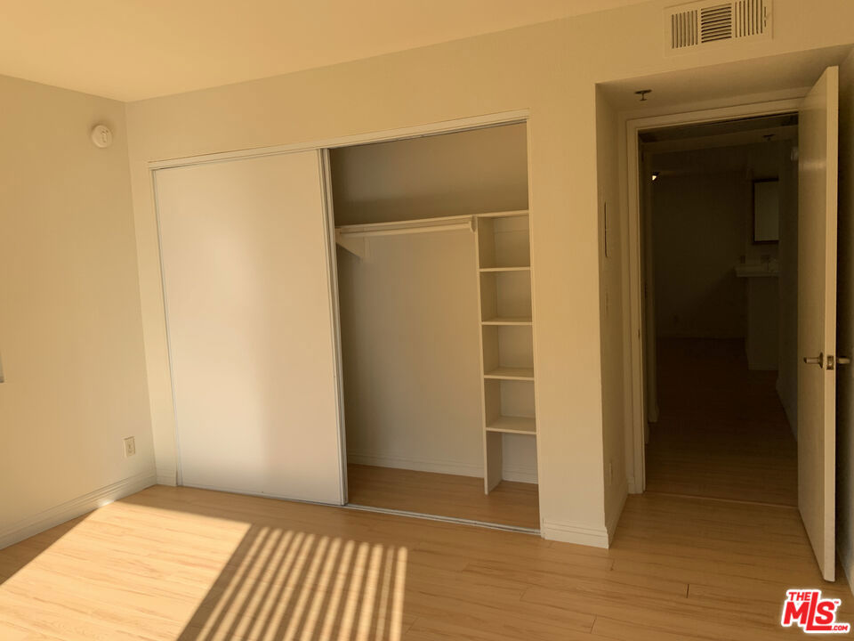 420 S Harvard Boulevard 101 Property Photo 11