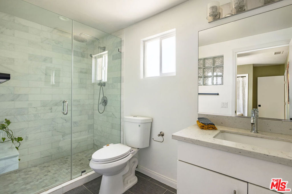 5624 Stratford Road Property Photo 10