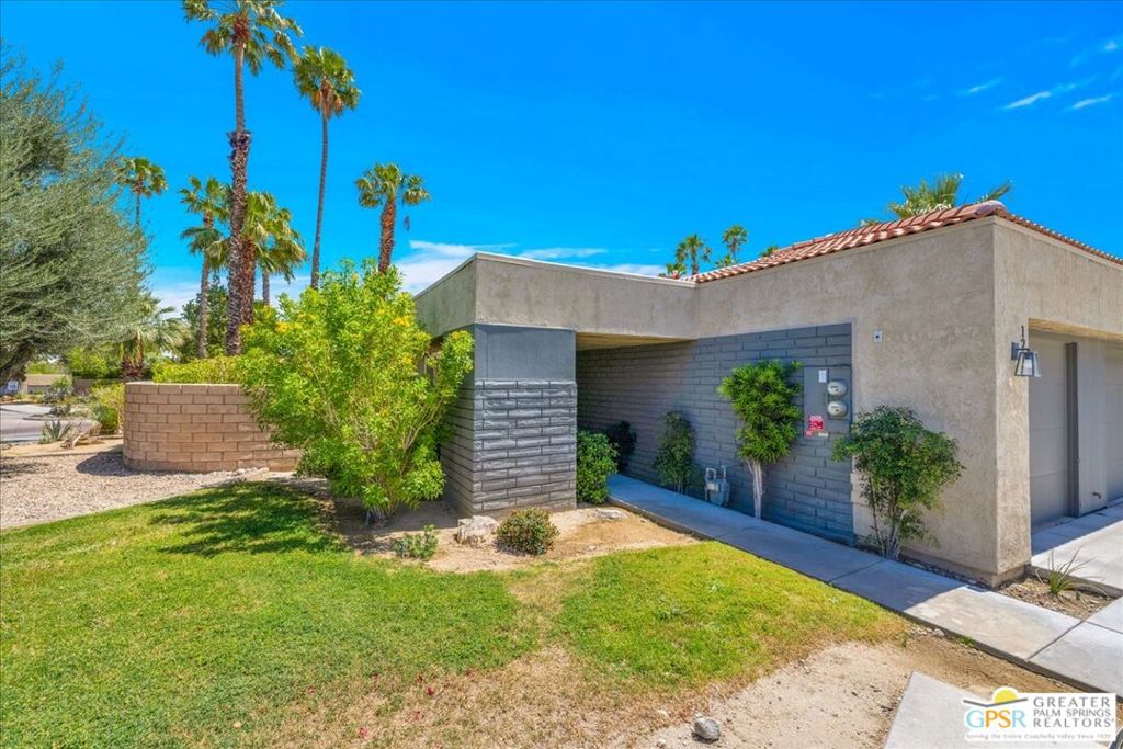 1291 S Sunflower Circle Property Photo 1