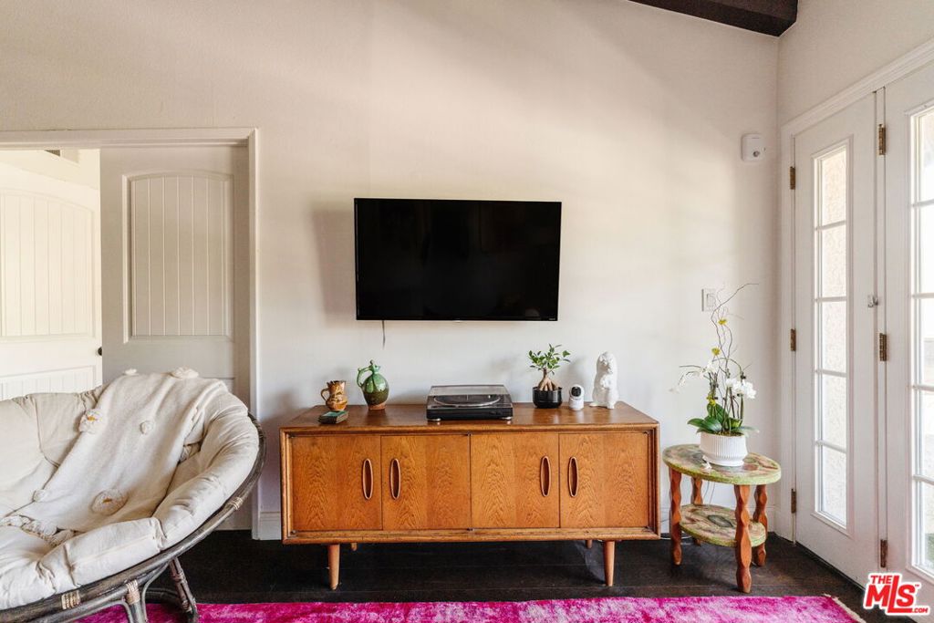 2700 Cahuenga Boulevard 4319 Property Photo 7