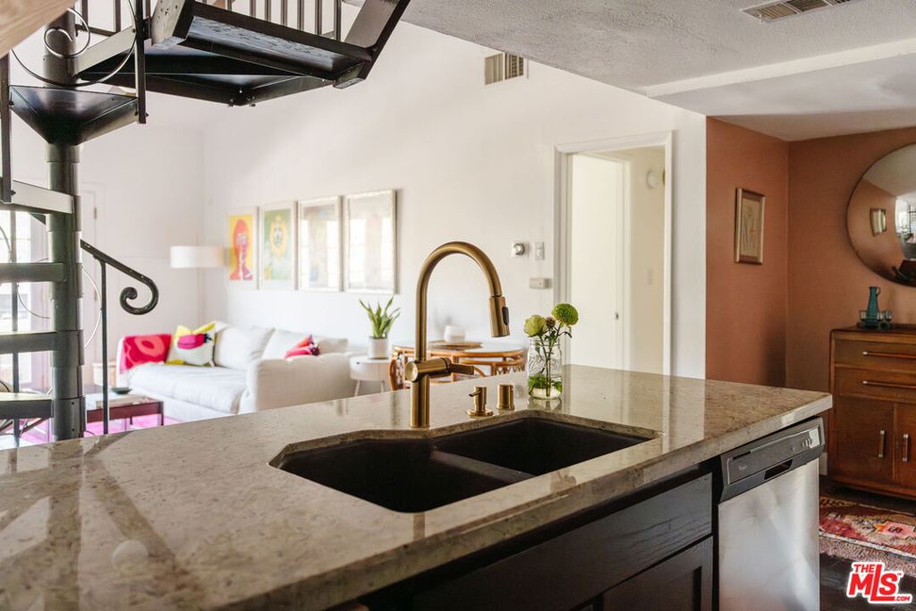 2700 Cahuenga Boulevard 4319 Property Photo 13