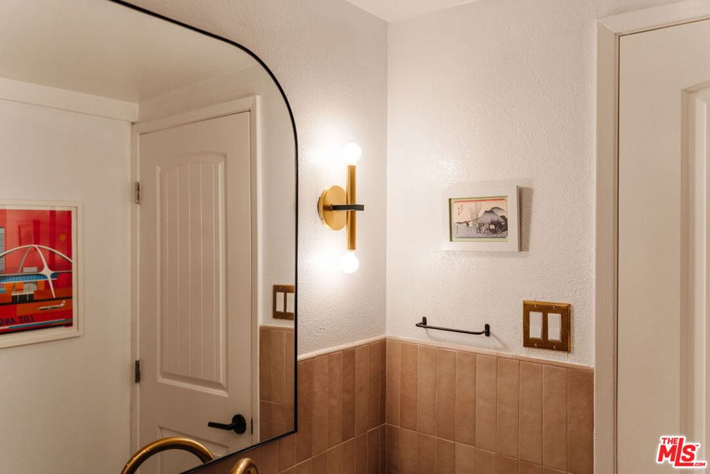 2700 Cahuenga Boulevard 4319 Property Photo 23