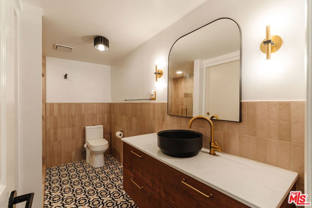 2700 Cahuenga Boulevard 4319 Property Photo 28