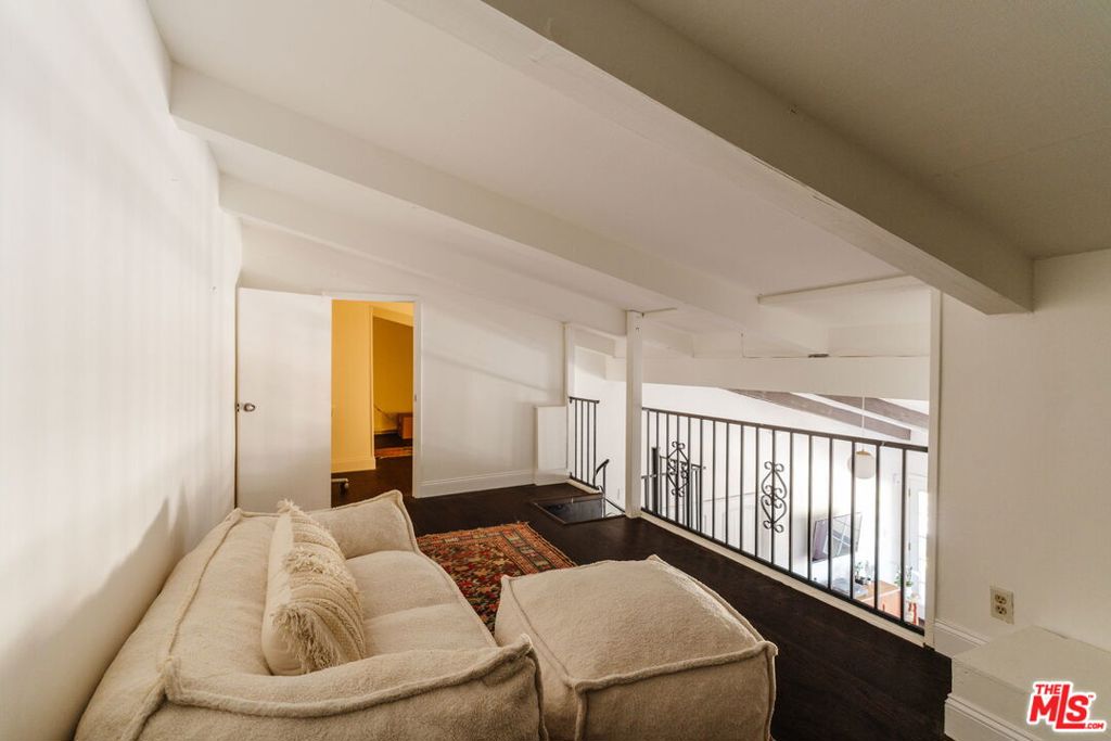 2700 Cahuenga Boulevard 4319 Property Photo 39