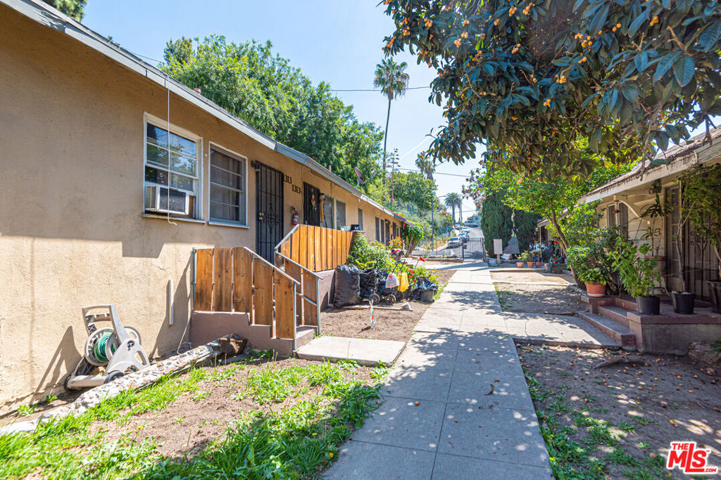 1305 Laveta Terrace Property Photo 2