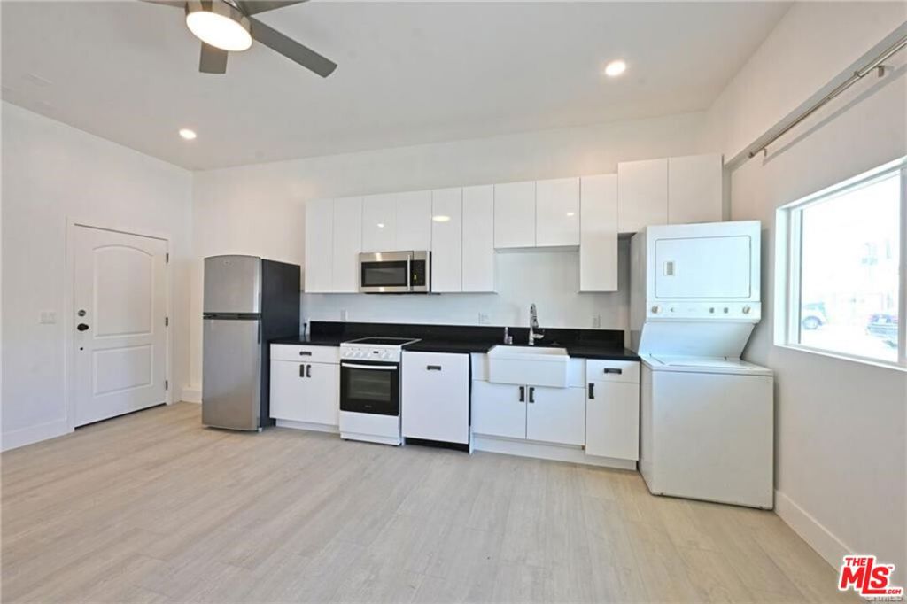 7929 Blackburn Avenue 5 Property Photo 2