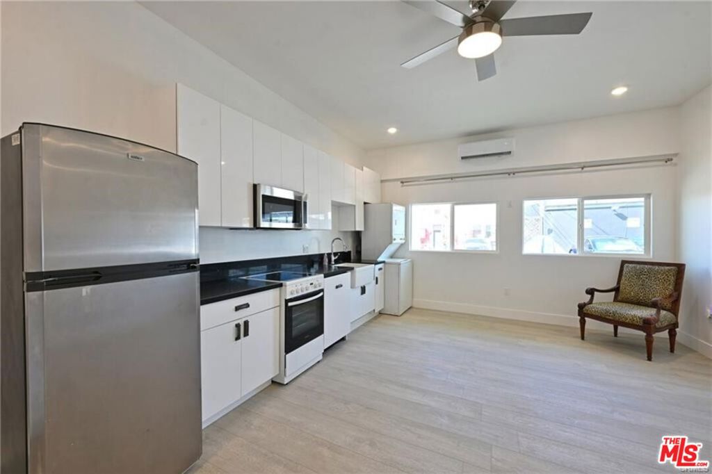 7929 Blackburn Avenue 5 Property Photo 3
