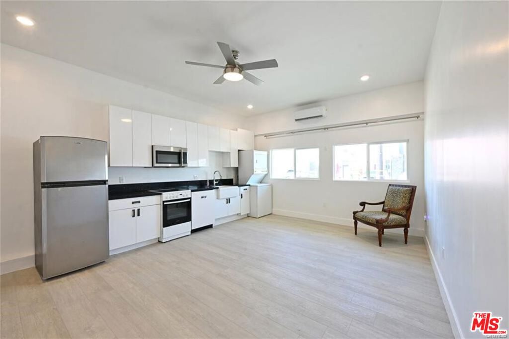 7929 Blackburn Avenue 5 Property Photo 5