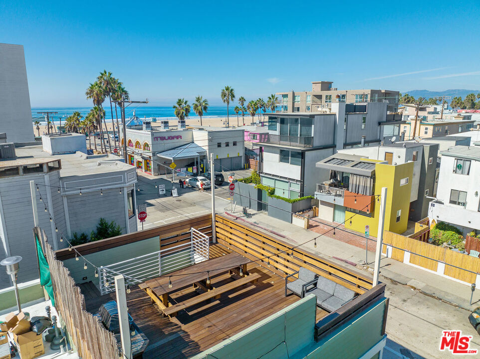 32 N Venice Boulevard Property Photo 1