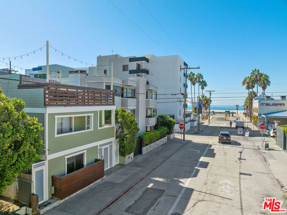 32 N Venice Boulevard Property Photo 2