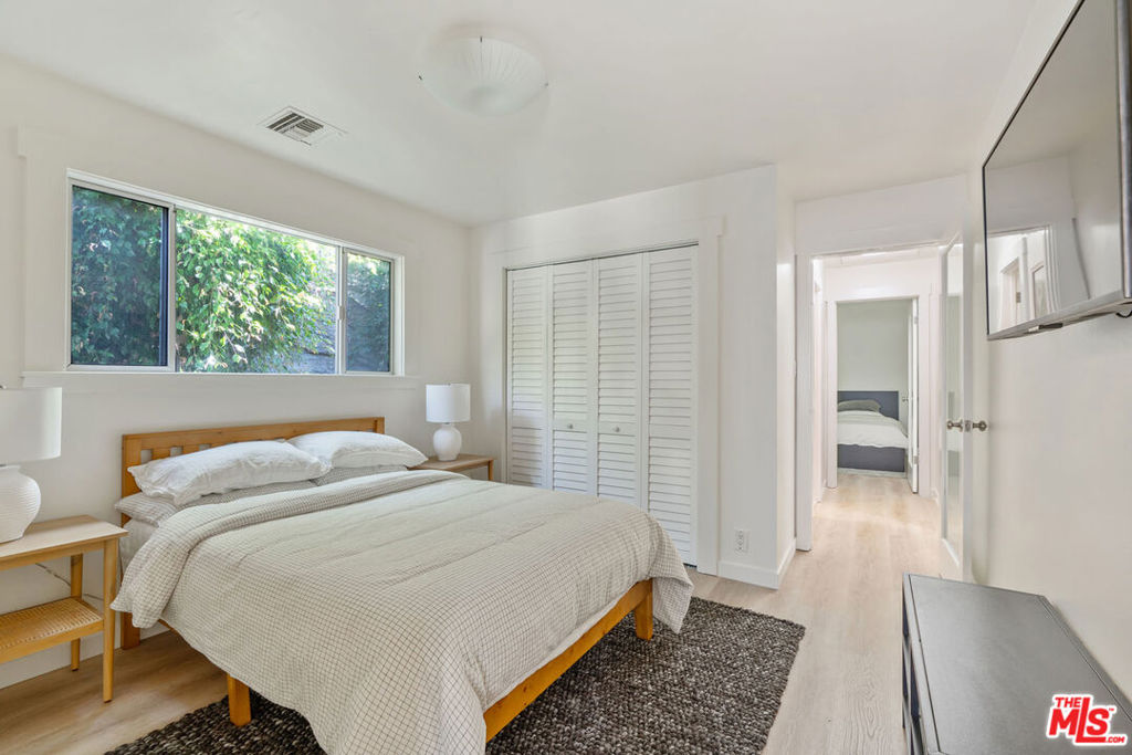 32 N Venice Boulevard Property Photo 4