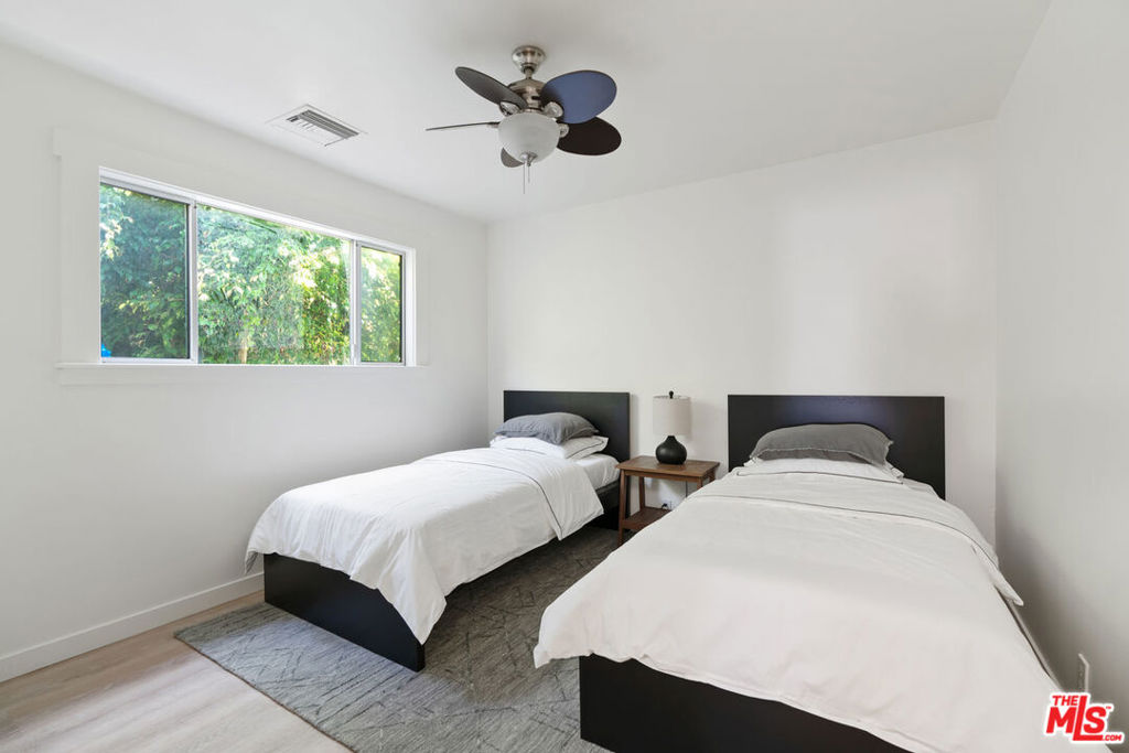 32 N Venice Boulevard Property Photo 5