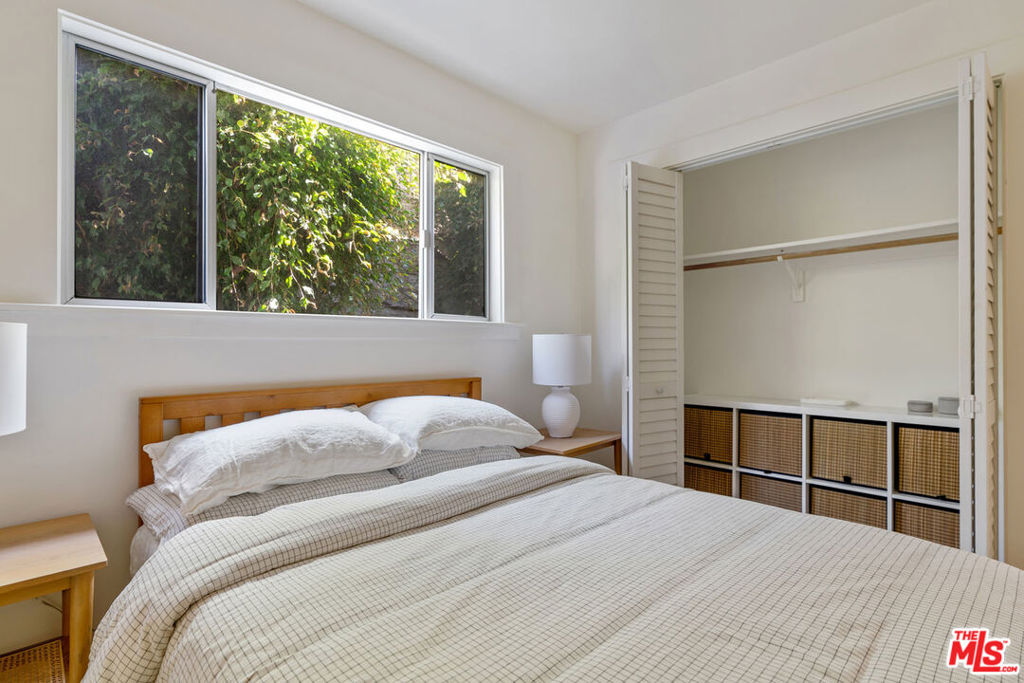 32 N Venice Boulevard Property Photo 7