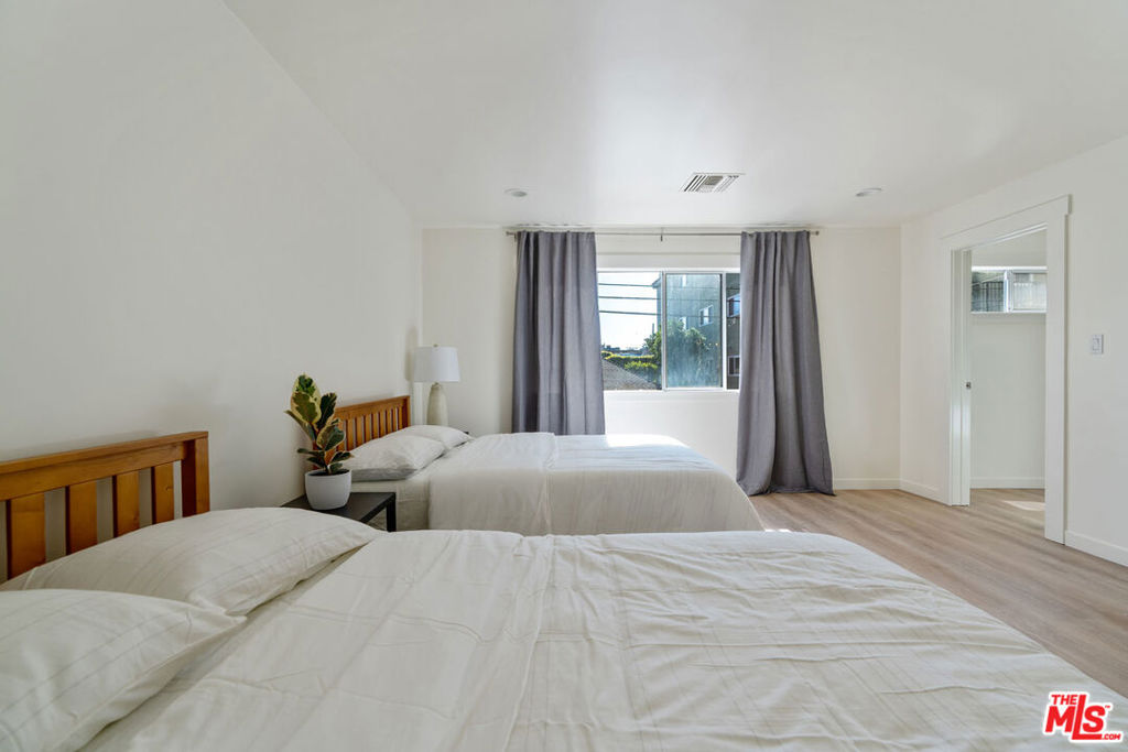 32 N Venice Boulevard Property Photo 13