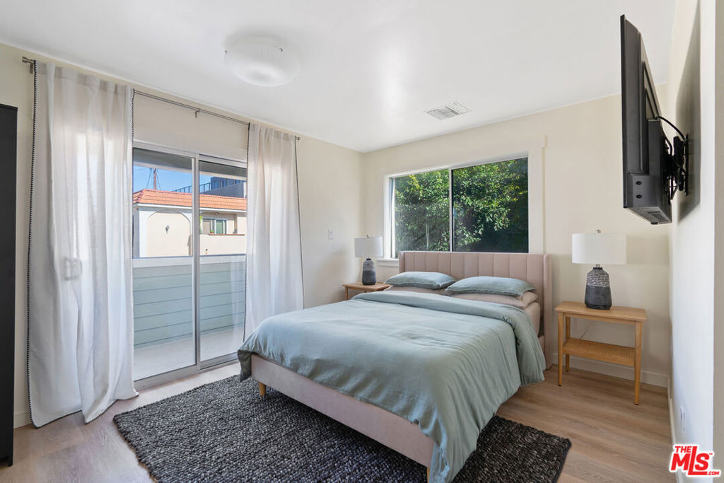 32 N Venice Boulevard Property Photo 16