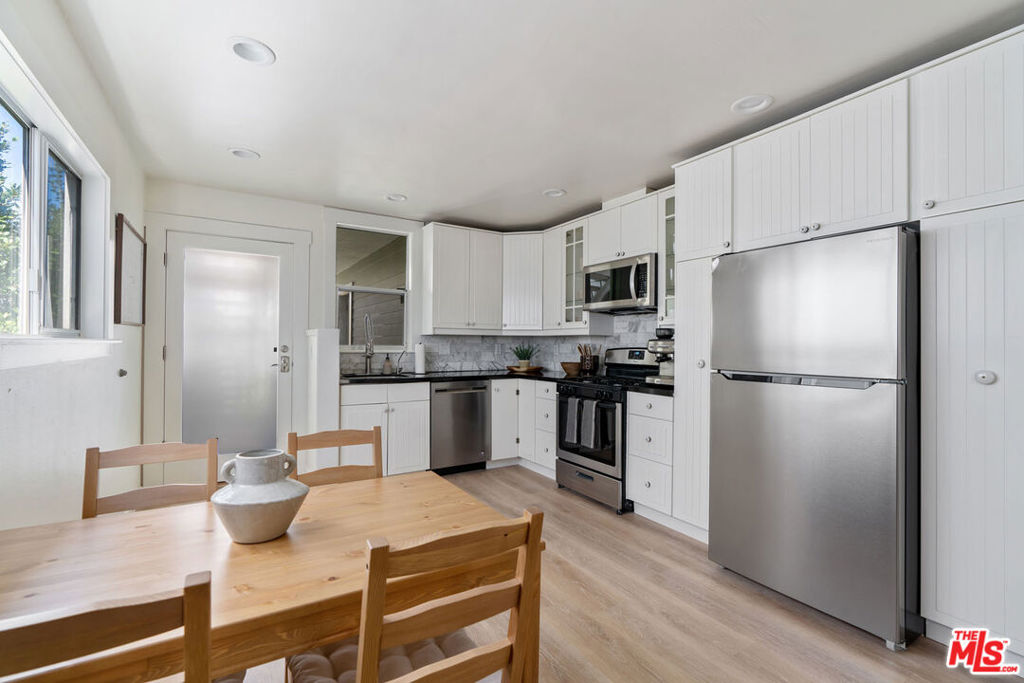 32 N Venice Boulevard Property Photo 17