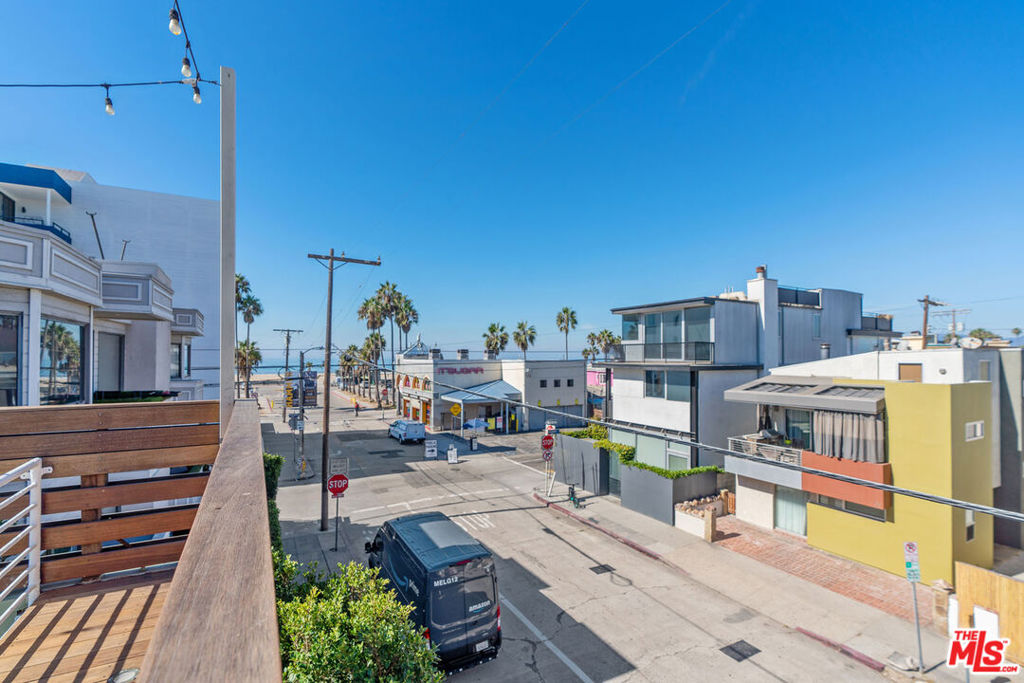 32 N Venice Boulevard Property Photo 27